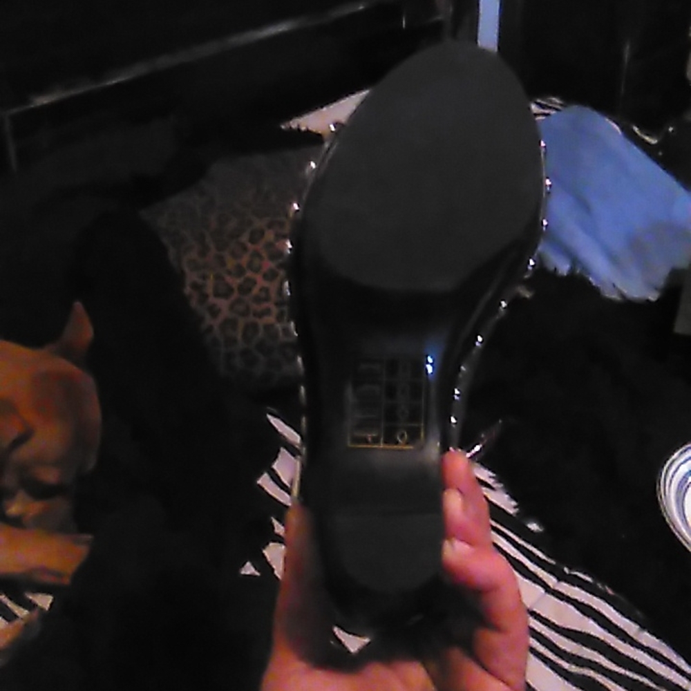 MICHAEL KORS Black Leather Heels - Size 5 1/2 Womens. BRAND NEW IN BOX! - Picture 3 of 4